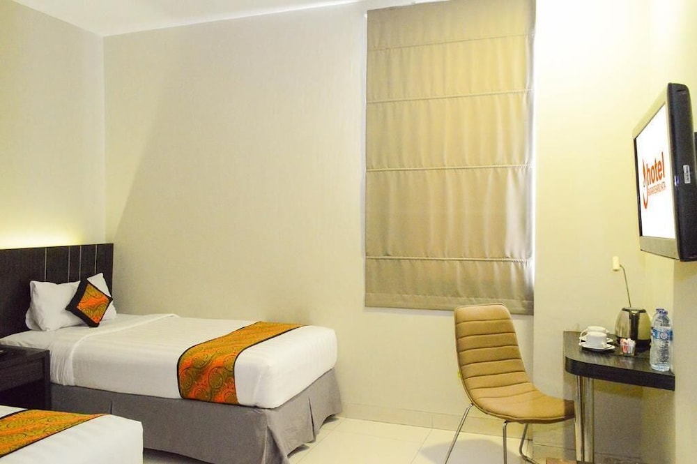 J Hotel Bandara Soekarno Hatta 11/26