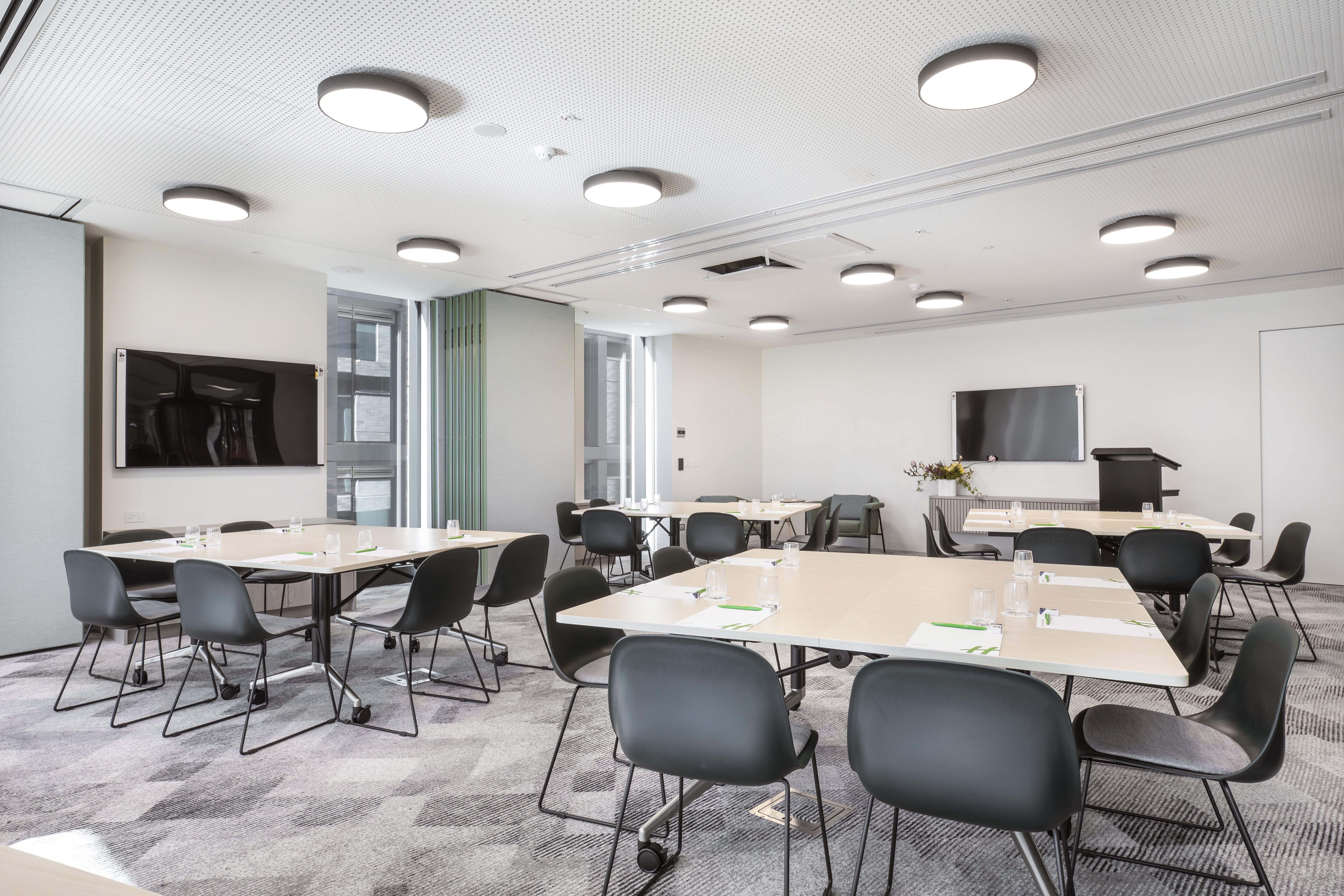 Holiday Inn & Suites Geelong 44/49