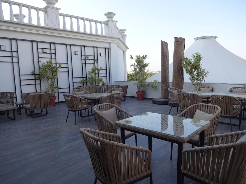 Amanora the Fern Hotels And Club 50/71