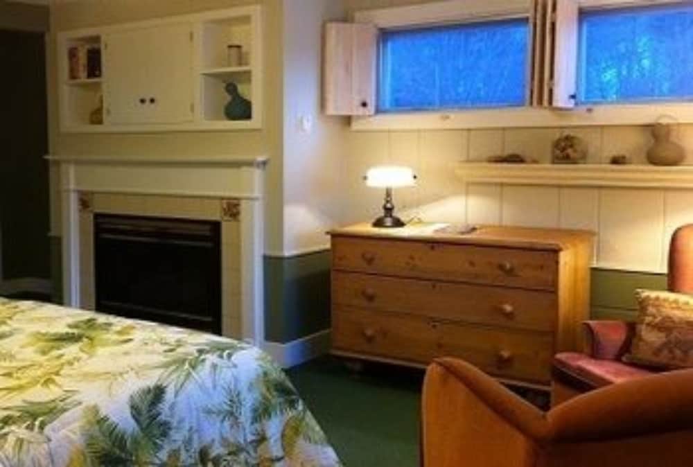 Deerhill Inn 8/77