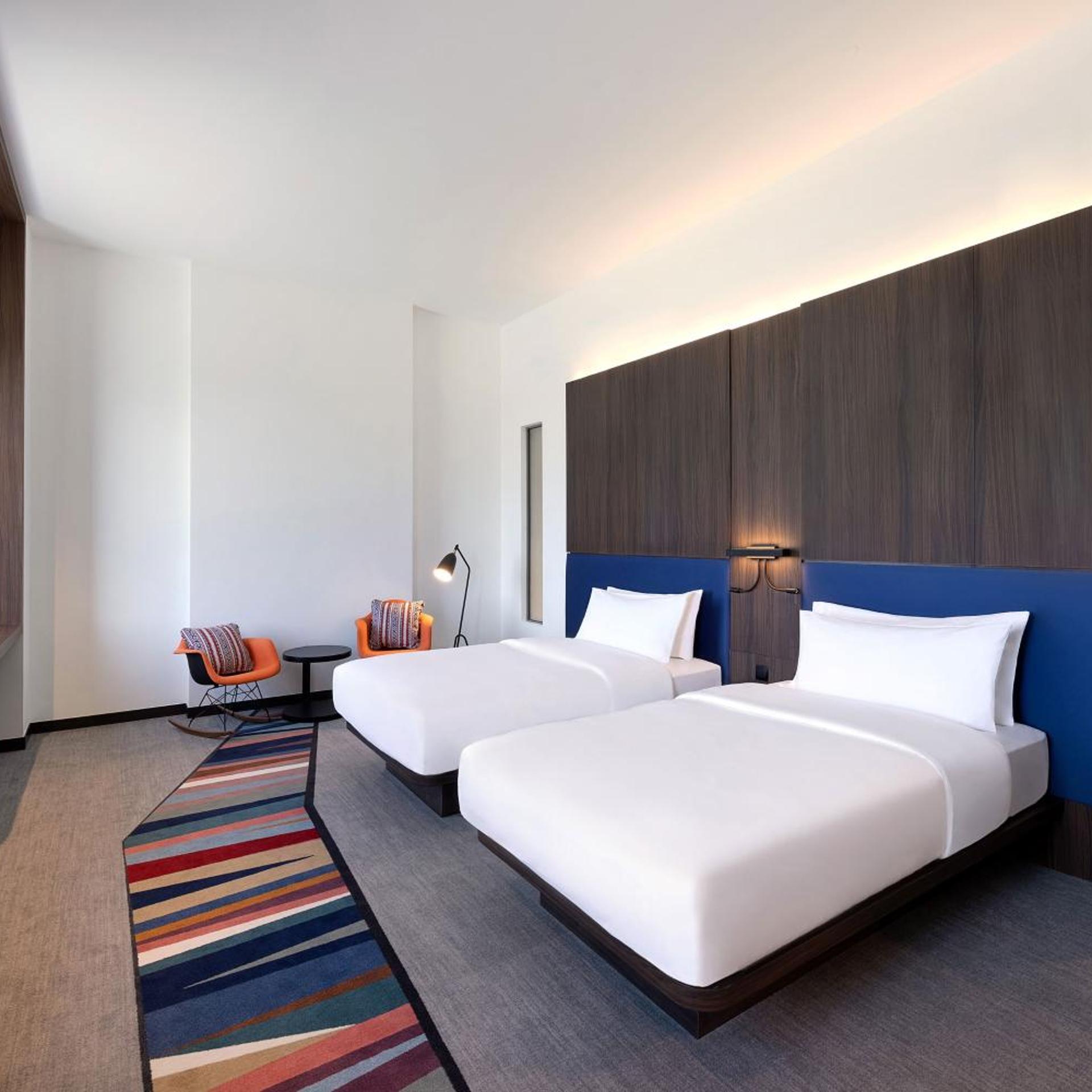 Savvy, Guest Room, Twin Beds