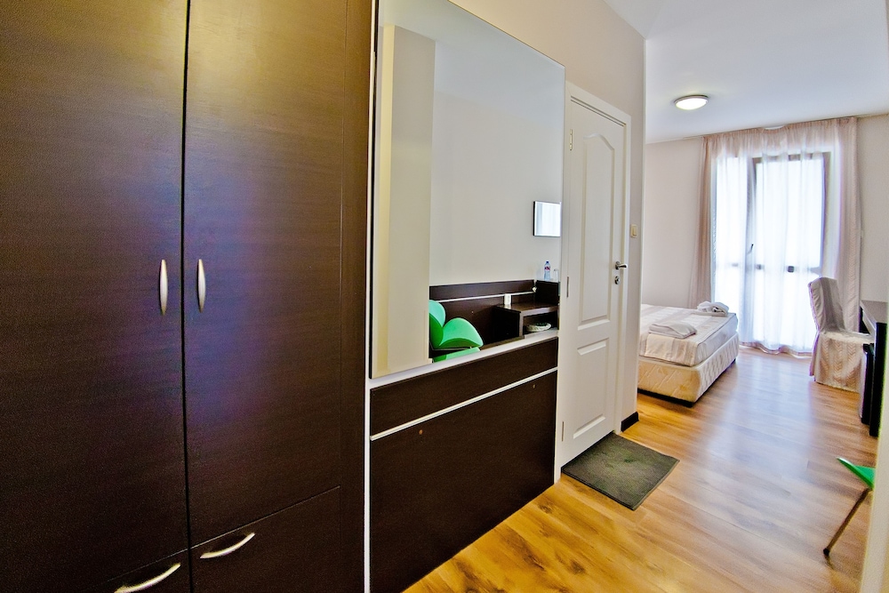 Hotel Amfora 33/69