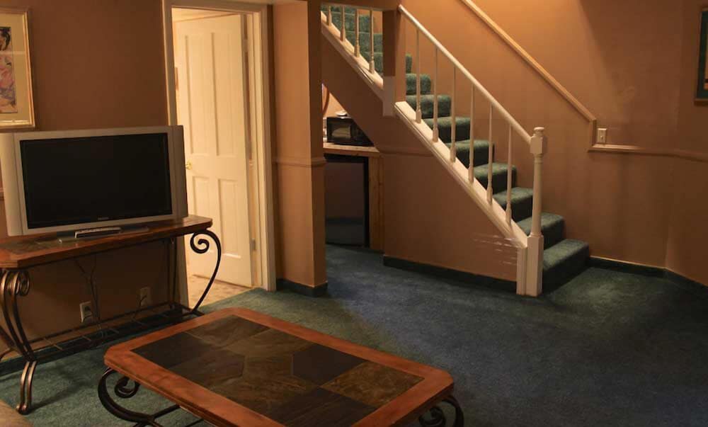 Saddleback Inn 36/44