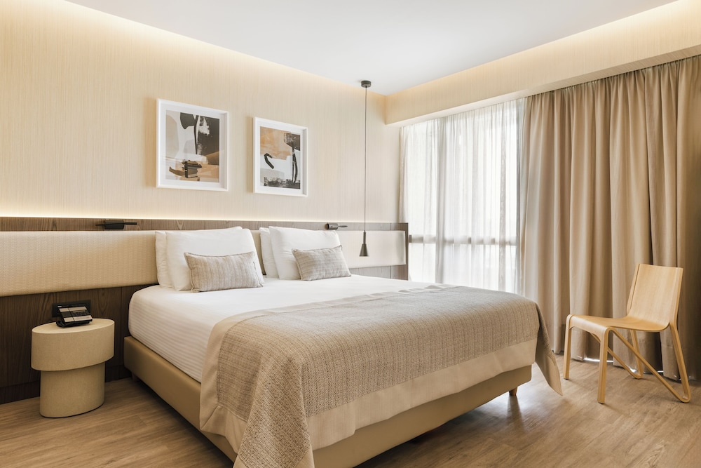 EXECUTIVE, SUITE