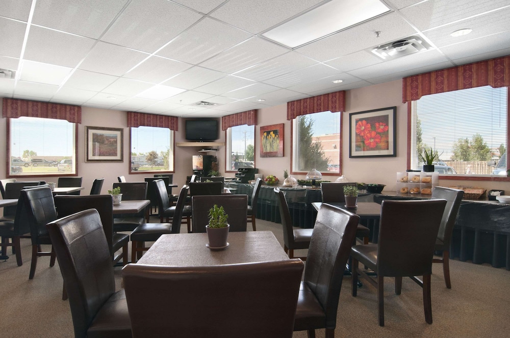 Travelodge By Wyndham Stony Plain 34/38