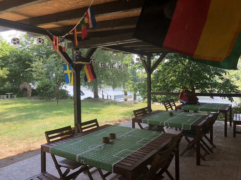 Riverside Inn 37/66