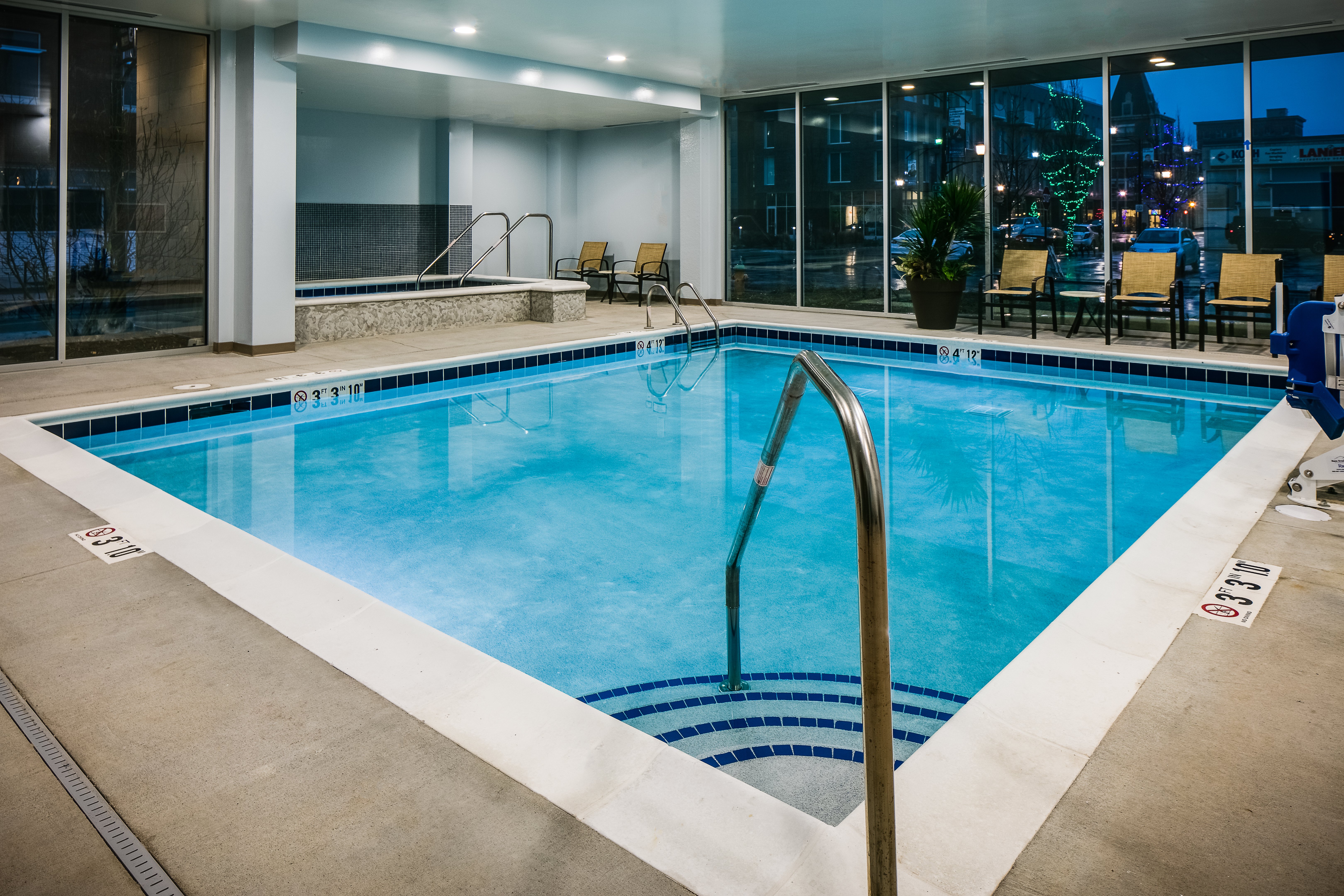 STAYBRIDGE SUITES DES MOINES DOWNTOWN 35/57