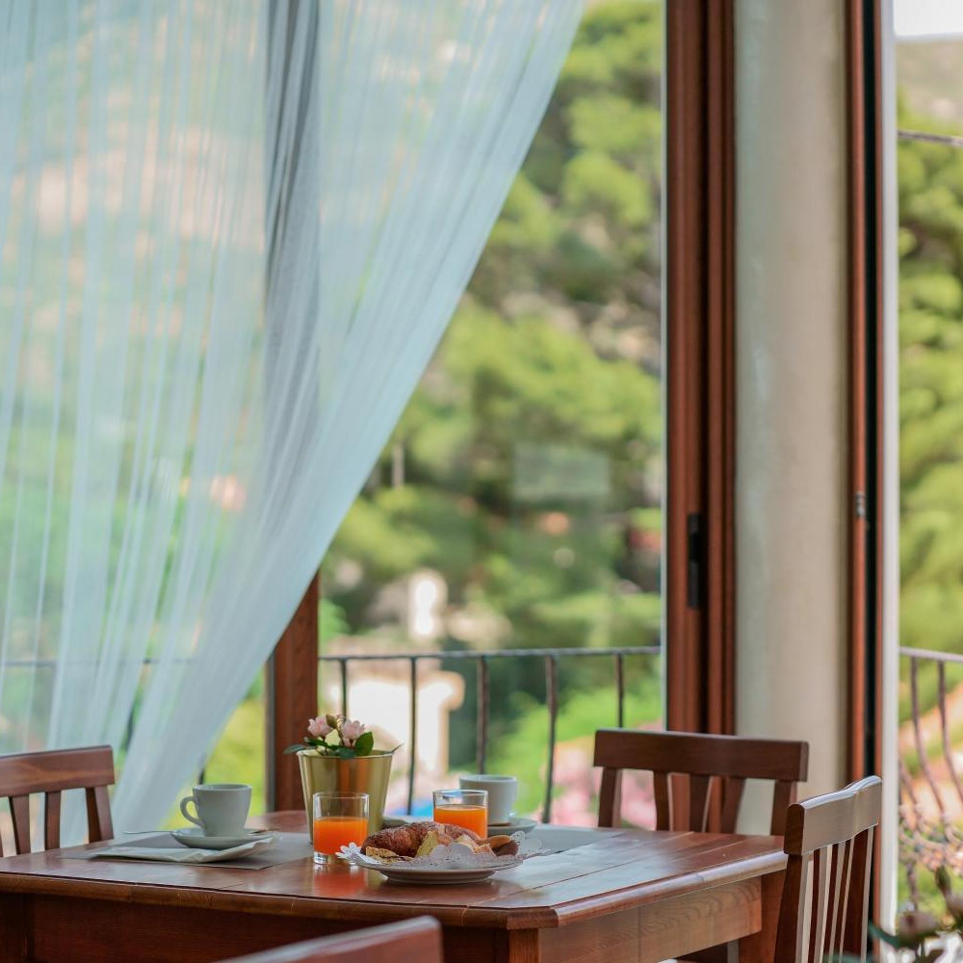 Hotel Solanas 49/63