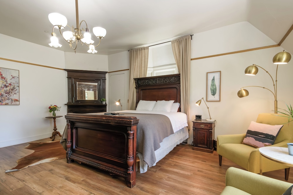 Cedar Gables Inn 23/68