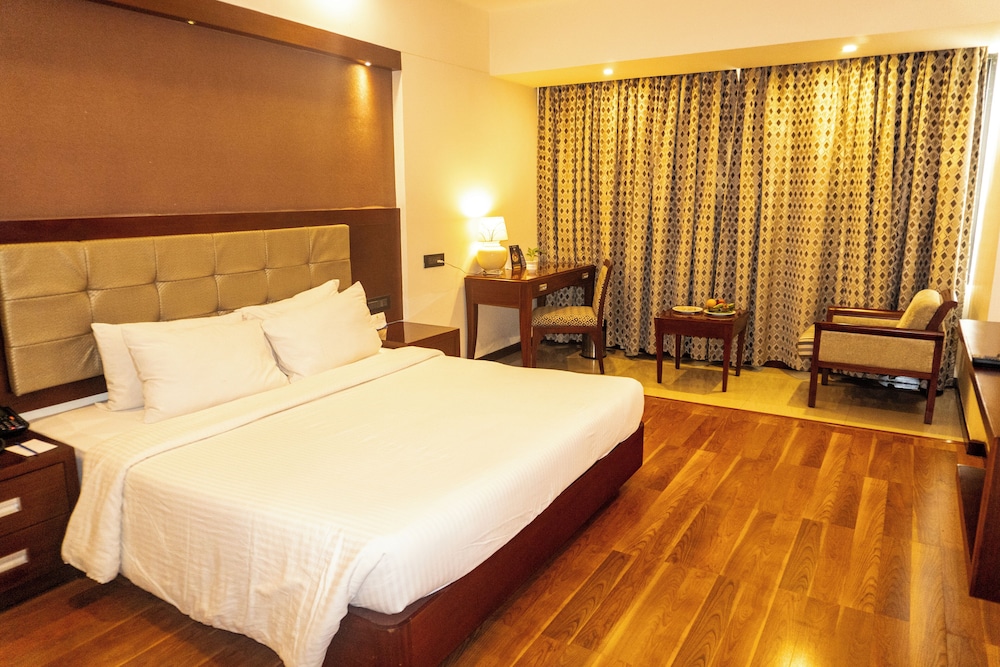 Classic Sarovar Portico 15/56