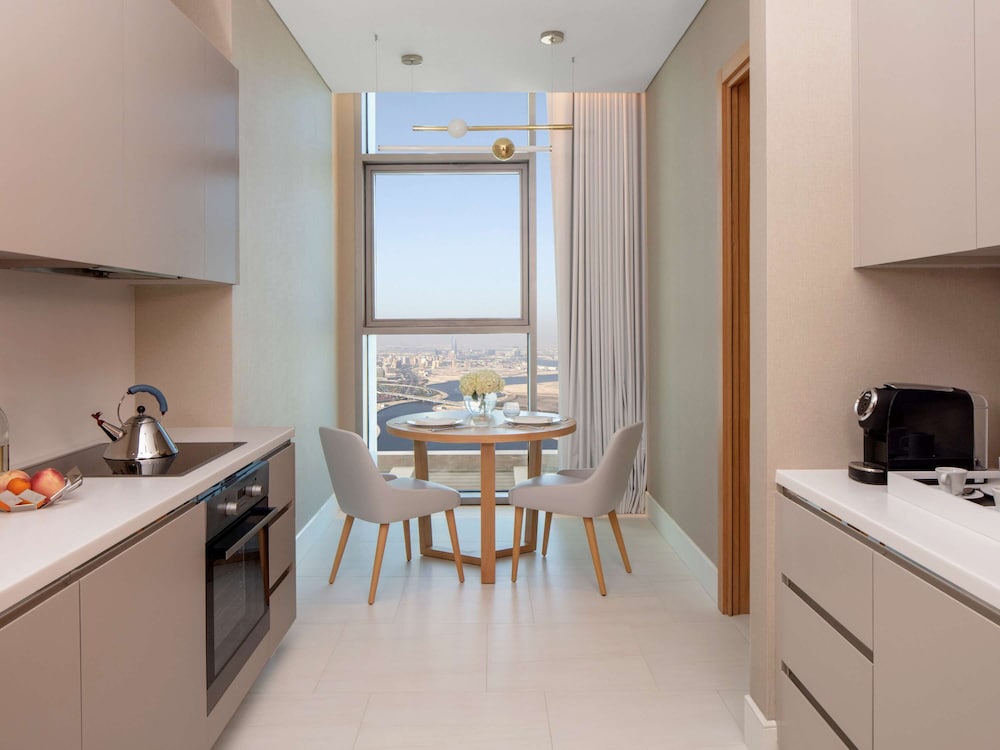 SLS Dubai Hotel and Residences 64/75