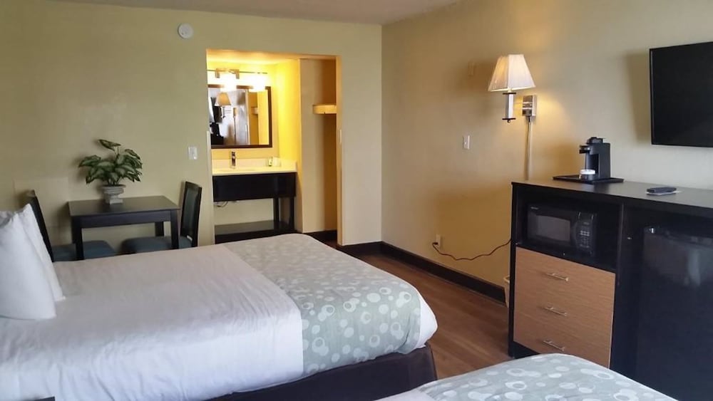 Blu Atlantic Oceanfront Hotel Suites 24/59