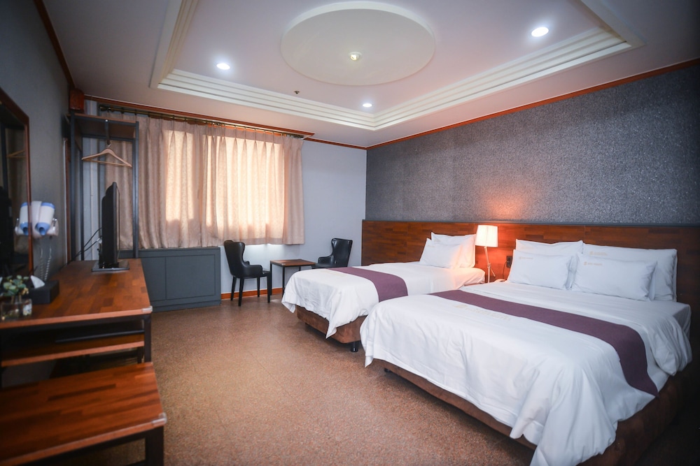 Noblesse Hotel 14/50