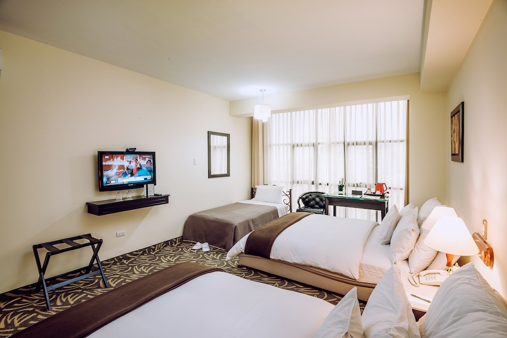 STANDARD, TWIN BEDS, WITH EXTRA BED