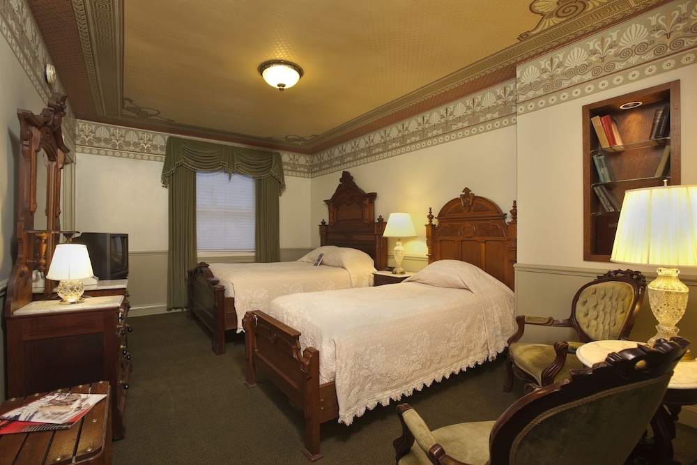 HISTORIC STRATER HOTEL 31/68