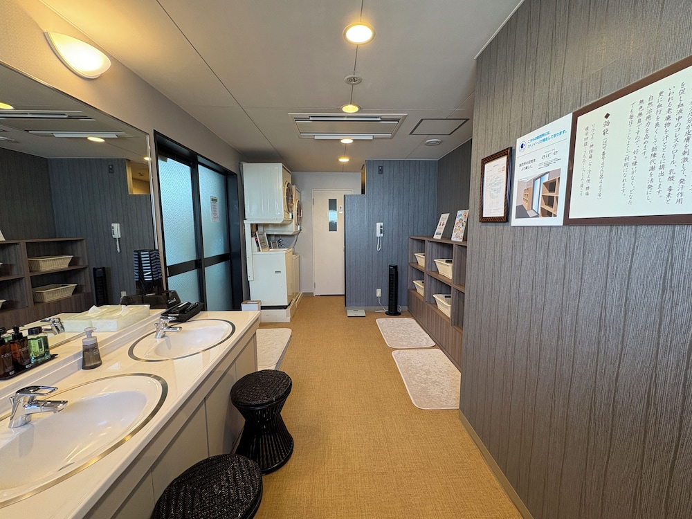 Hotel Route-Inn Niihama 63/63