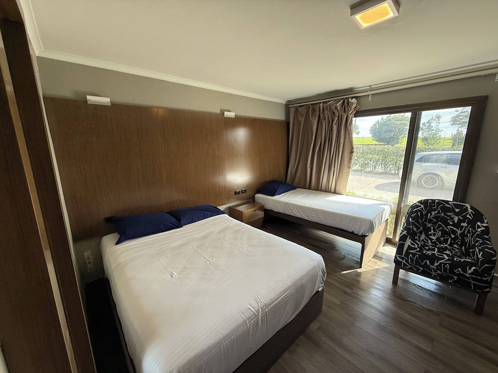 DELUXE, TWIN BEDS