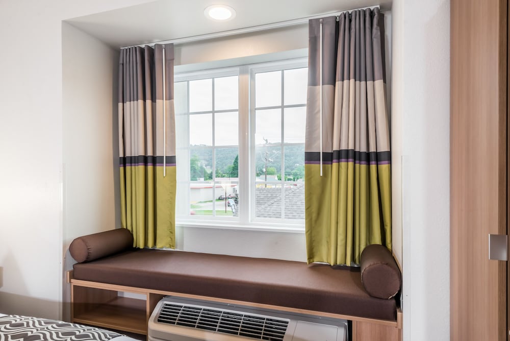 Microtel Inn And Suites By Wyndham New Martinsville 18/29