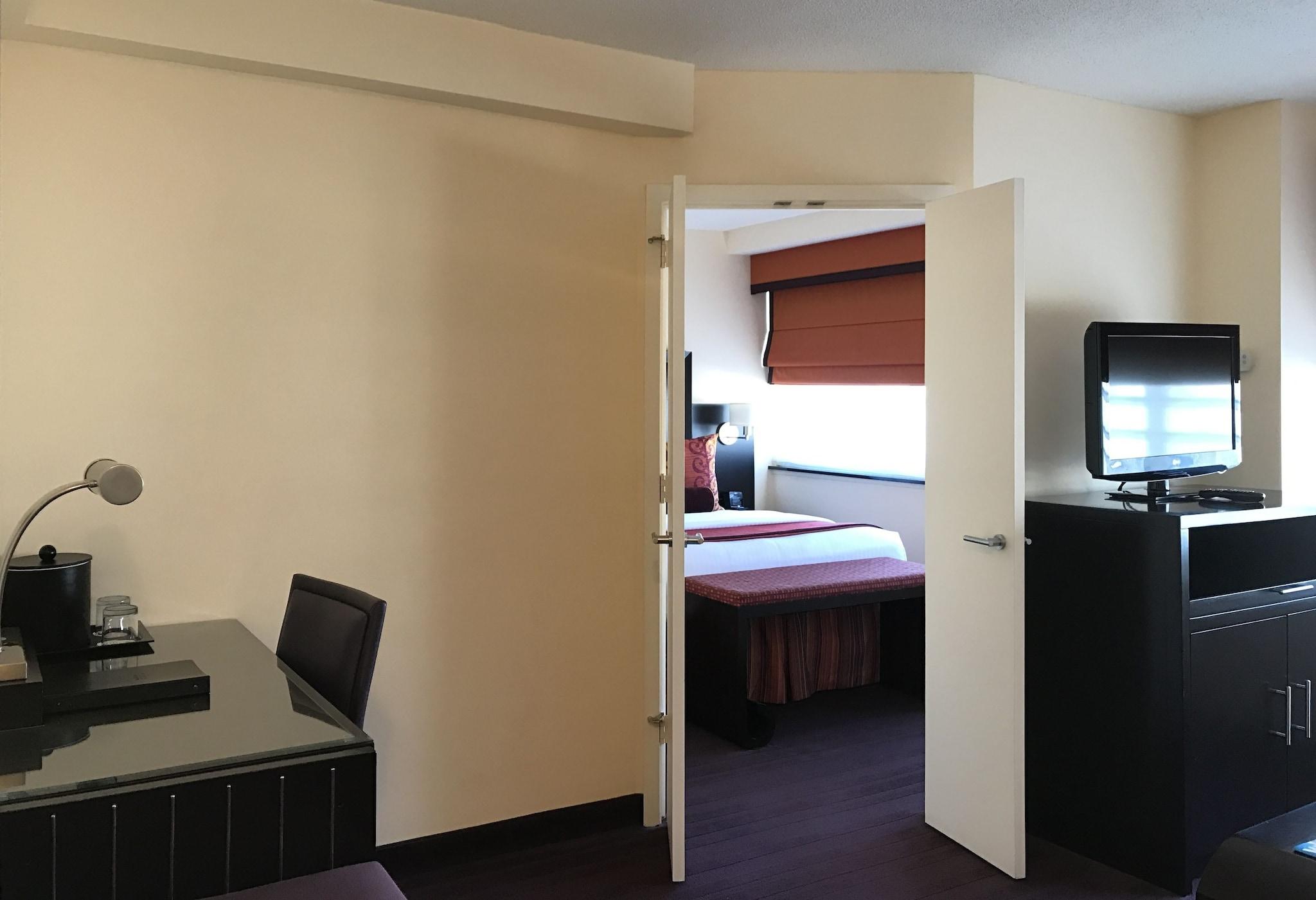 JUNIOR SUITE, QUEEN BED
