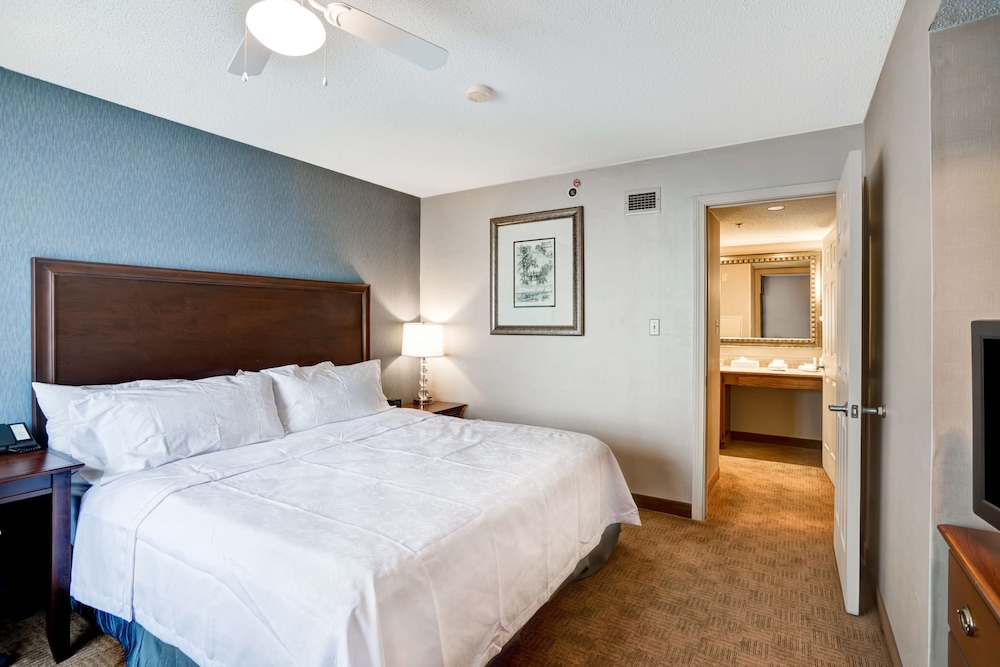 2 Bedrooms, 1 King and 2 Double Beds, Accessible