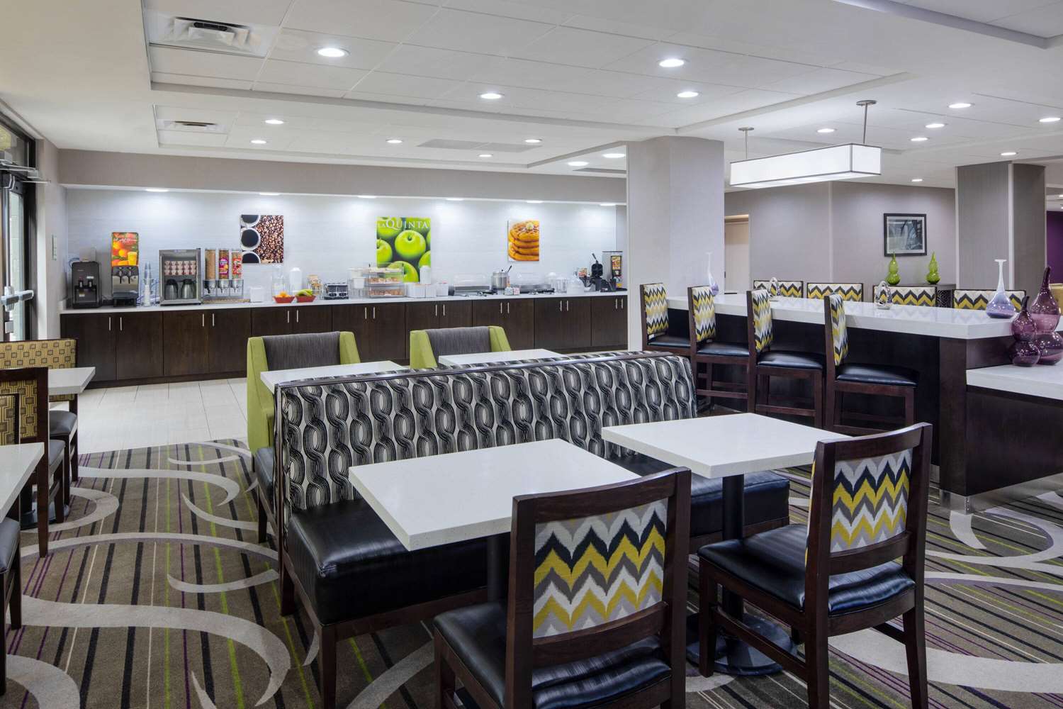 La Quinta Inn and Suites by Wyndham Kennesaw 37/46