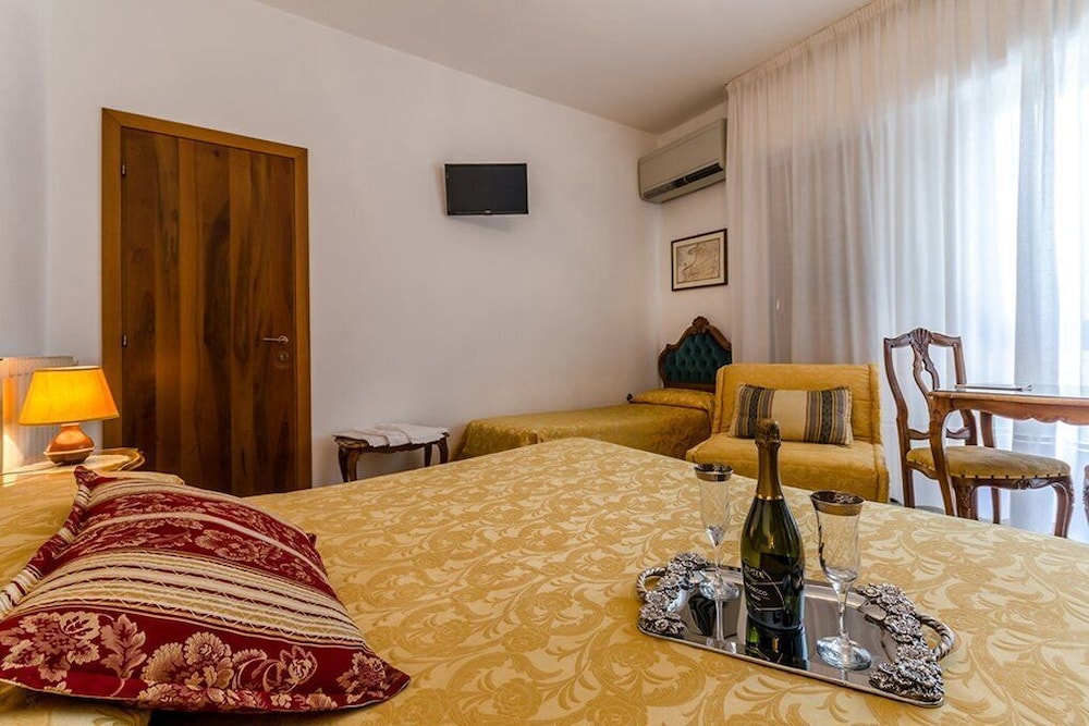 Hotel Ariel Silva 12/40