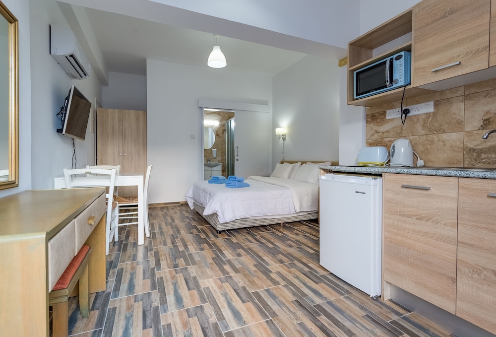 Antonis G Hotel Apartments 17/50