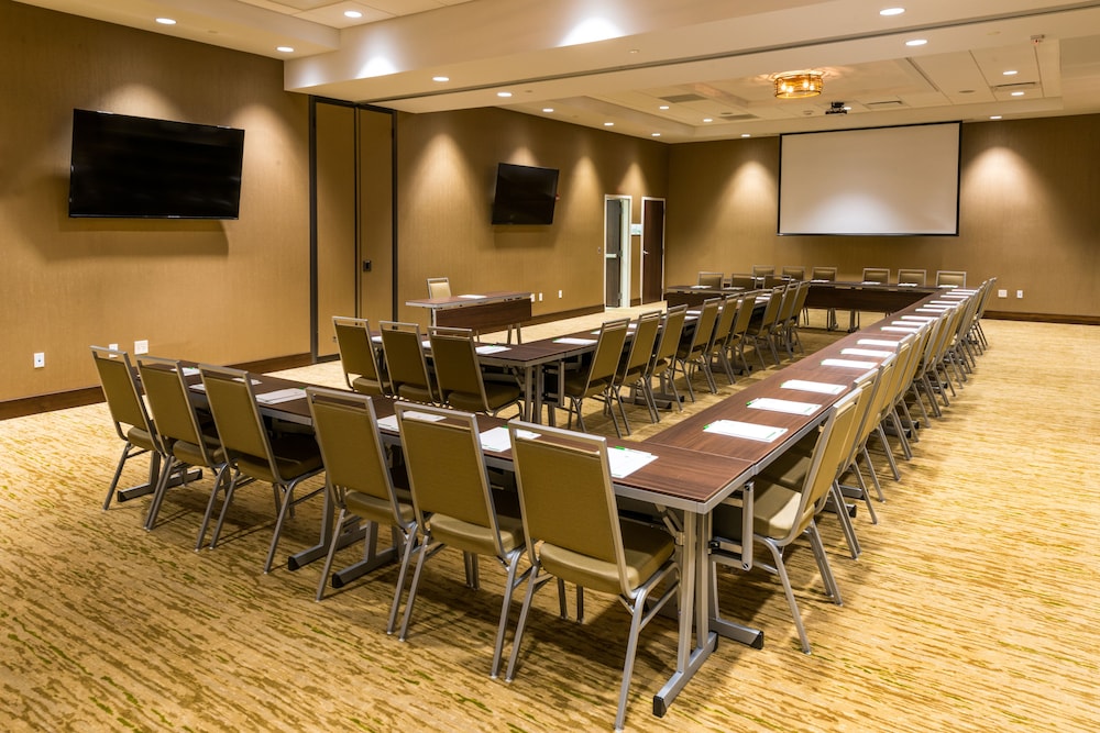 HOLIDAY INN LEXINGTON - HAMBURG 38/39