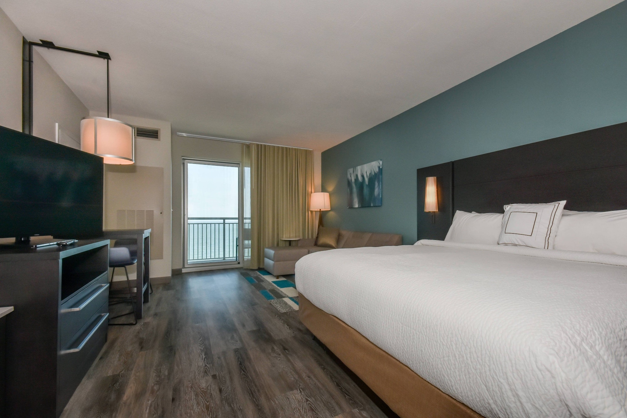 STUDIO, SUITE, KING BED, OCEAN FRONT, SOFA, BALCONY