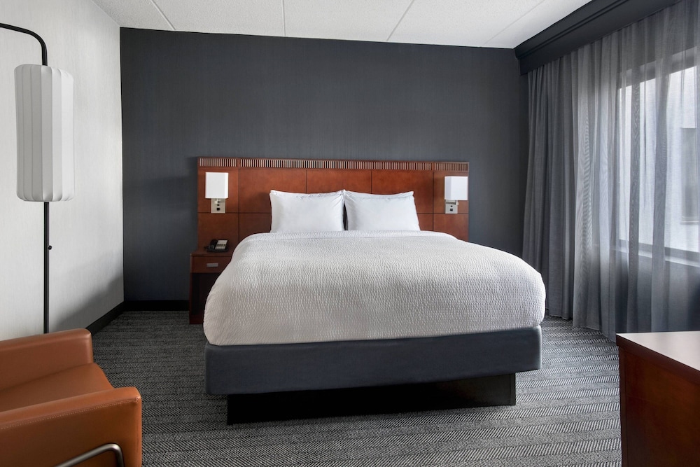 Courtyard By Marriott Poughkeepsie 8/32