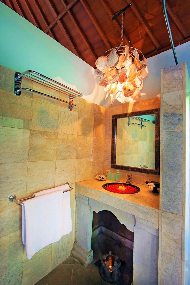 The Mahogany Villa 50/50