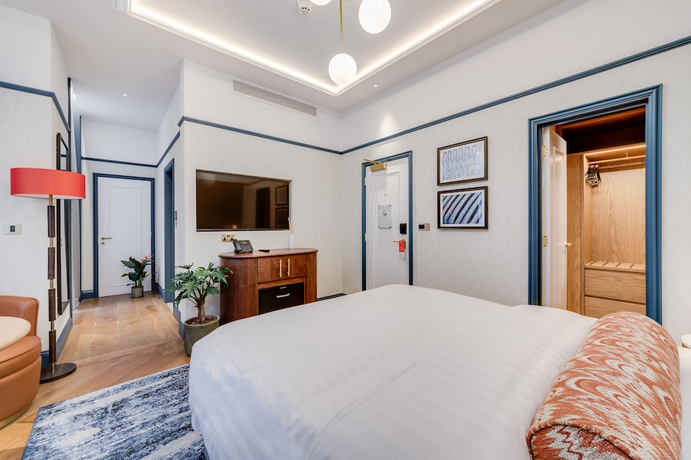 EXECUTIVE, SUITE, QUEEN BED, LARGE