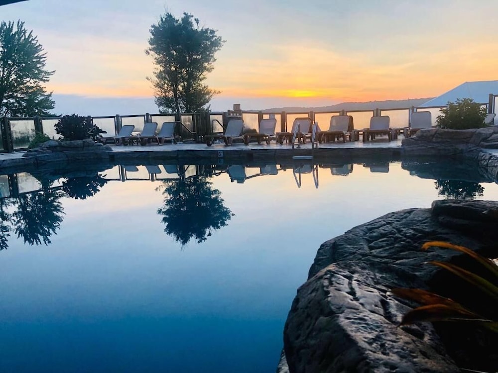 Fourwinds Lakeside Inn Marina 23/48
