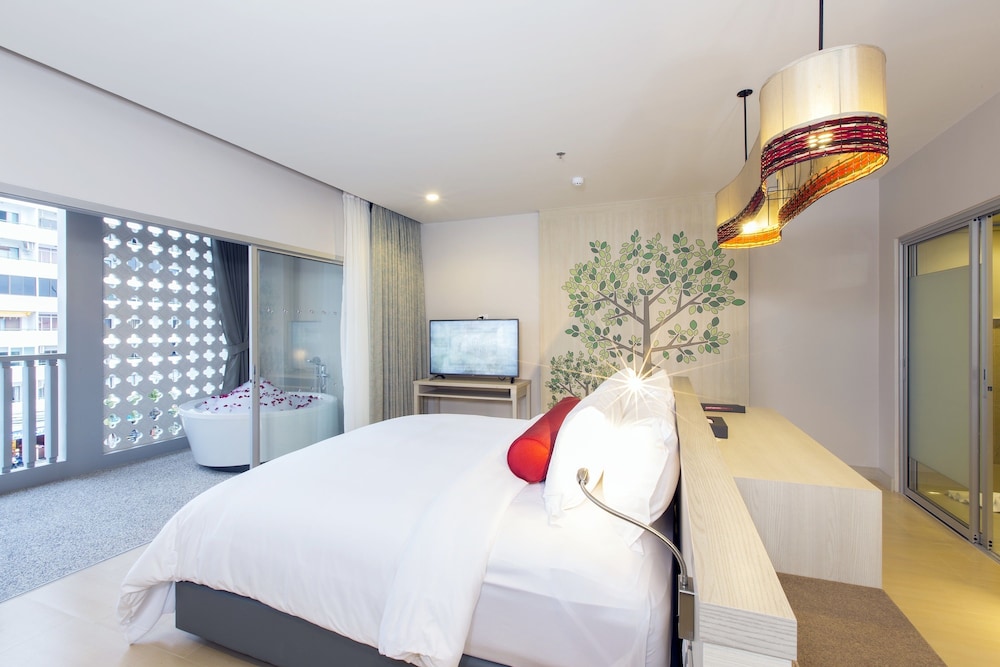 Ramada By Wyndham Phuket Deevana 33/70