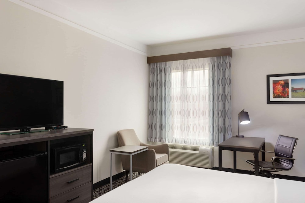 La Quinta Inn & Suites by Wyndham I-20 Longview South 30/43