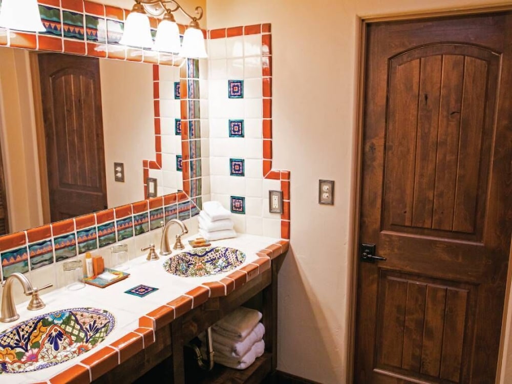 Hacienda Del Sol Ranch Resort 22/79