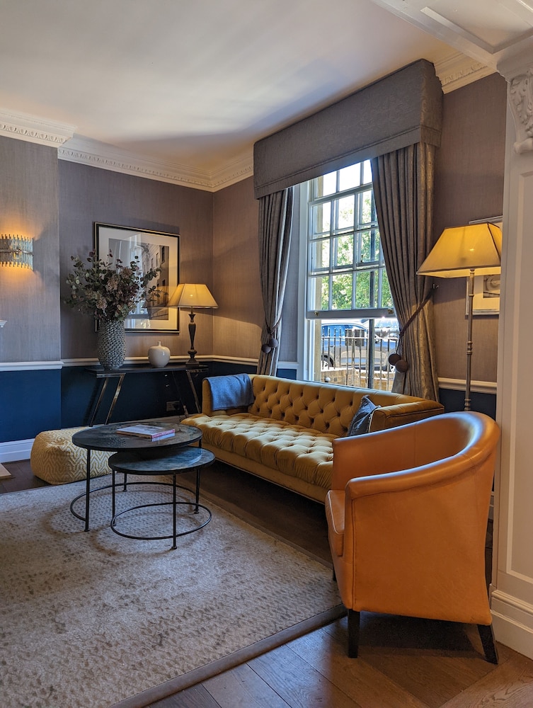 Richmond Hill Hotel 48/65