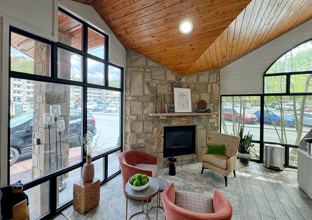 Best Western Johnson's Inn Downtown Gatlinburg 42/62