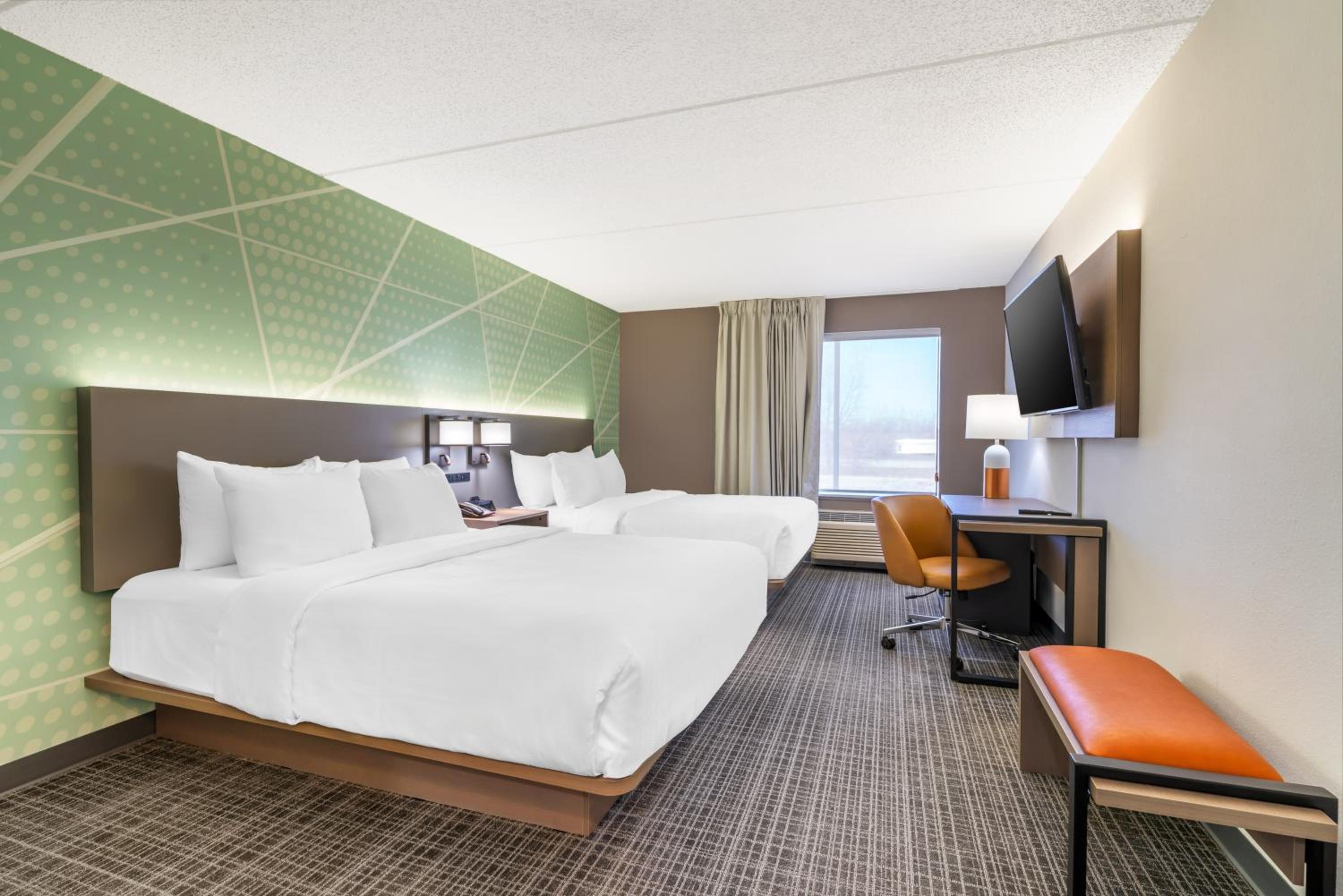 Efficiency, Quadruple, 2 Queen Beds