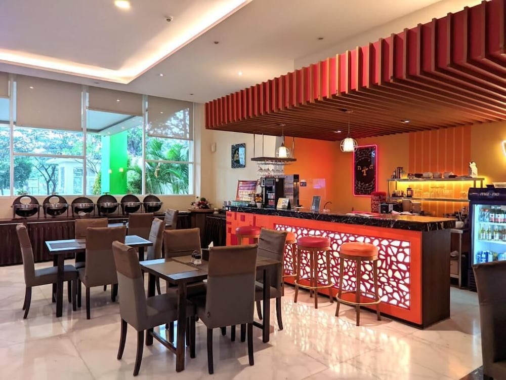 Front One Hotel Purwodadi 47/72