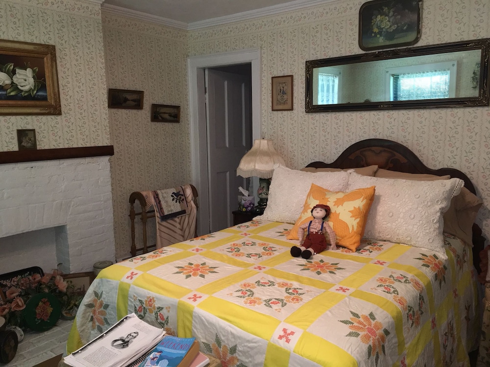The Pratt Smith House Bed and Breakfast 3/19