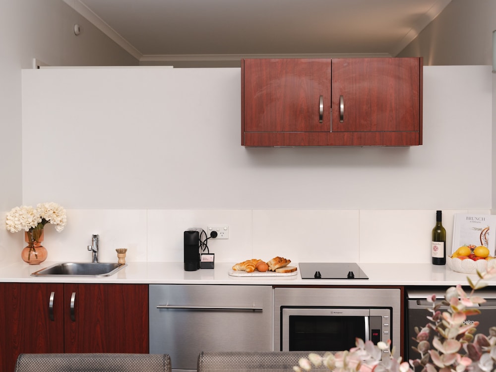 ABODE NARRABUNDAH 12/71