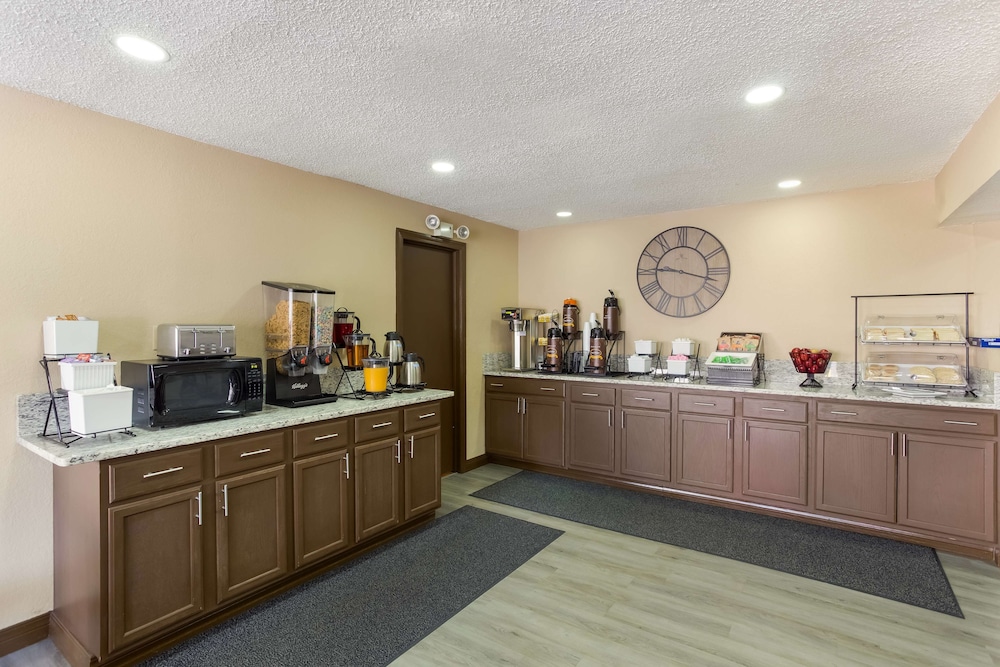 SureStay Hotel by Best Western Summersville 8/50