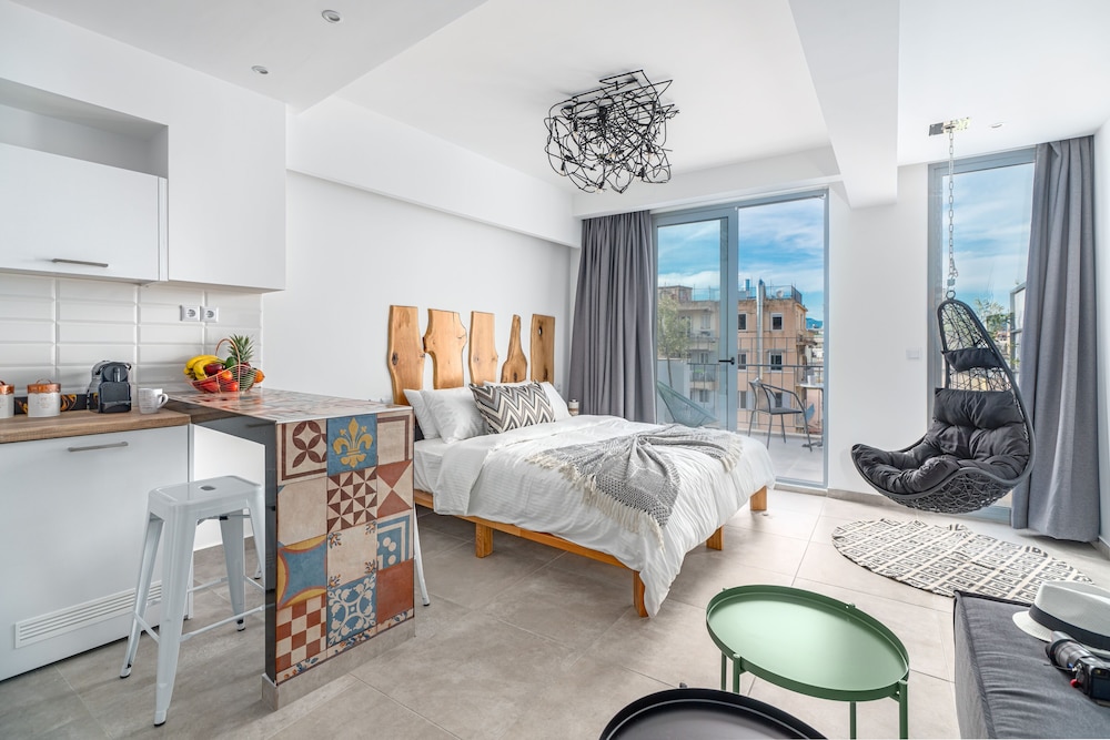 Mythos Luxury Suites 20/50