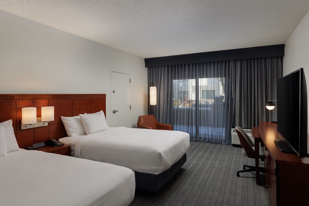 Courtyard by Marriott Denver Central Park 7/50