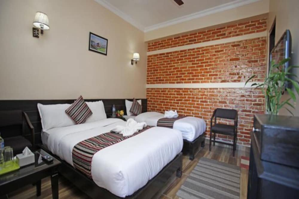 Dhampus Resort 6/19