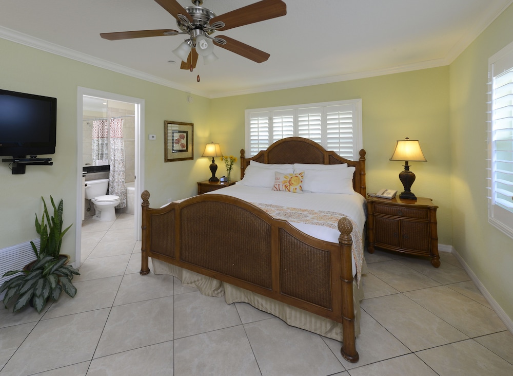 Tropical Beach Resorts 34/79