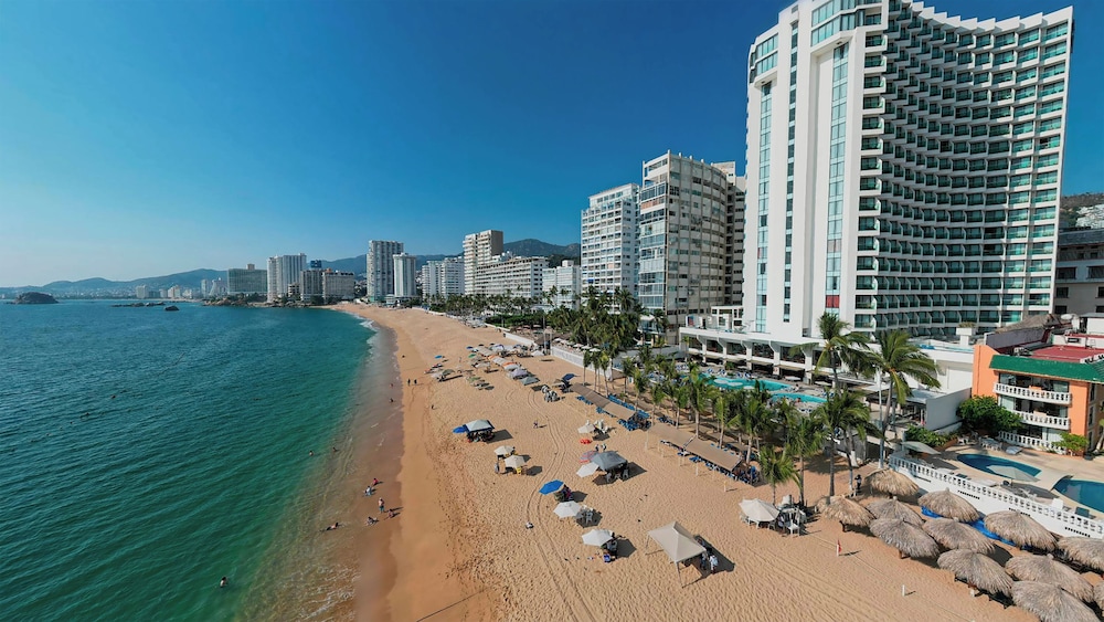 Copacabana Beach Hotel Acapulco 61/68