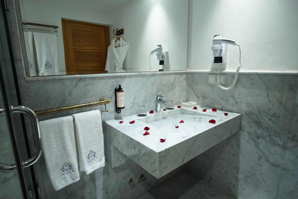 PRESIDENTIAL, SUITE