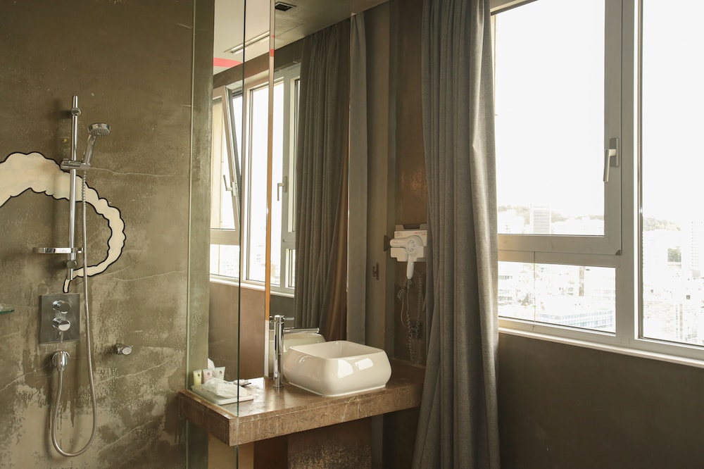 Hotel The Designers Hongdae 12/80